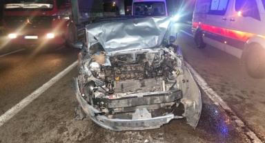 Kırmızı ışıkta duran otomobile arkadan çarptı: 1'i çocuk 5 yaralı