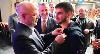 AK Parti ailesi gücüne güç katmaya devam ediyor