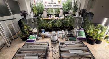 Evini uyuşturucu imalathanesine çevirdi, jandarma operasyonuyla yakalandı