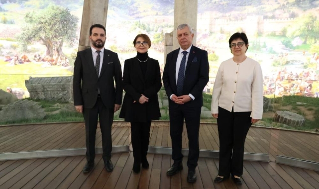 Gürcü Bakan ve dünyaca ünlü piyanist Bolkvadze'den Bursa'da tarihi yolculuk