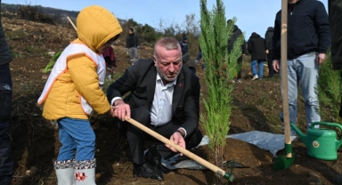 Karacabey’de yangın sonrası ilk fidanlar toprakla buluştu