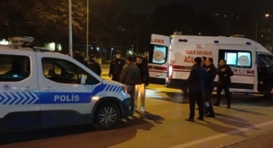 Yolun karşısına geçmeye çalışan yayaya otomobil çarptı