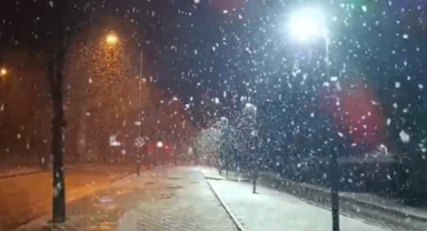 Bursa'da kar yağışı etkisini göstermeye başladı