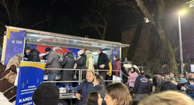 Bursalılar Miraç Kandili'nde Ulu Cami'ye akın etti