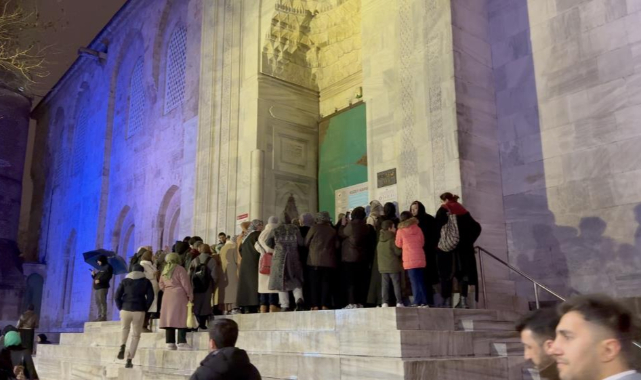 Bursa'da Berat Kandili Ulu Cami'de dualarla idrak edildi