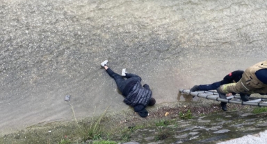 Bursa'da dereye düşen adam kalp masajıyla hayata döndürüldü