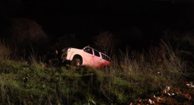 Kontrolden çıkan kamyonet şarampole yuvarlandı, sürücü yaralandı