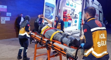 Kontrolden çıkan otomobil yayalara çarptı