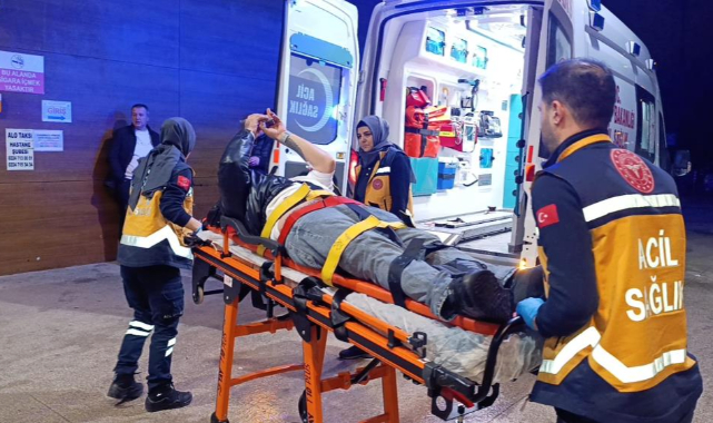 Kontrolden çıkan otomobil yayalara çarptı