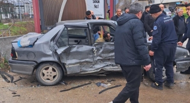 2 aracın karıştığı kazada 4’ü çocuk 9 kişi yaralandı