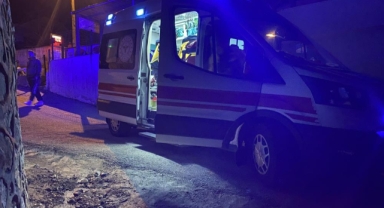 Balık tutmak için açılan kayık battı, baba-oğul ölümden döndü