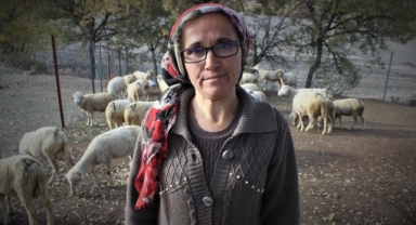 Bursa'da boğazından bıçaklanarak öldürülen kadının eski görüntüleri ortaya çıktı