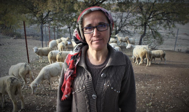 Bursa'da boğazından bıçaklanarak öldürülen kadının eski görüntüleri ortaya çıktı