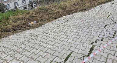 Mudanya'da yağmur sonrası site önündeki yol çöktü