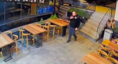 Park ettiği otomobil bir anda geri kaçtı, direğe çarparak durabildi