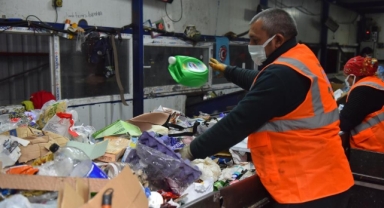 Yıldırım’da geri dönüşümle her ay 5 bin ağaç kurtarılıyor