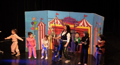 Yıldırımlı çocuklara kukla gösterisi