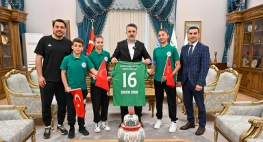 23 Nisan'da Başkanlık koltuğu çocukların oldu