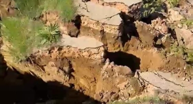 Bursa'da meydana gelen heyelan yolu parçalara ayırdı