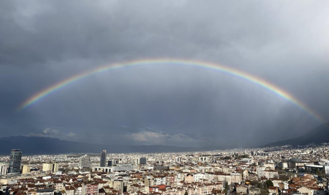Bursa'da yağmur sonrası gökkuşağı şöleni