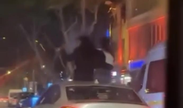 Bursa'da otomobilin tavanına oturdular : 25 bin TL ceza kesildi