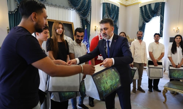 Başkan Vekili Biba, şampiyon marşın bestecilerini ağırladı