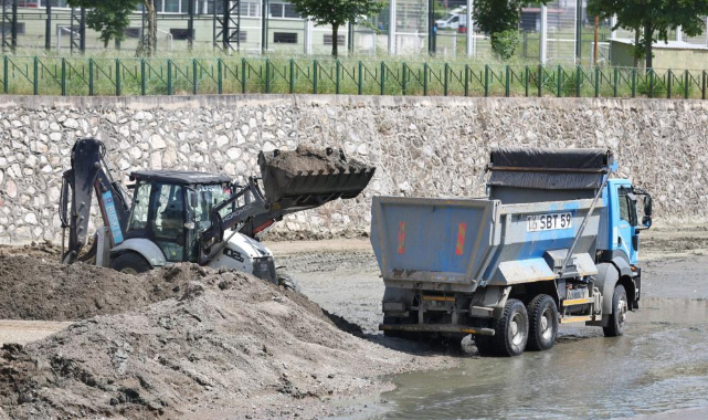 Bursa Büyükşehir’den Hüdavendigar'da dere temizliği 