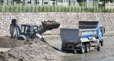 Bursa Büyükşehir’den Hüdavendigar'da dere temizliği 