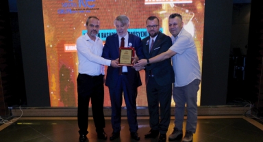 İNCE MEDYA GRUP’TAN 15. YIL ZİRVEDEKİLER ÖDÜL TÖRENİ BURSA’YA DAMGA VURDU!