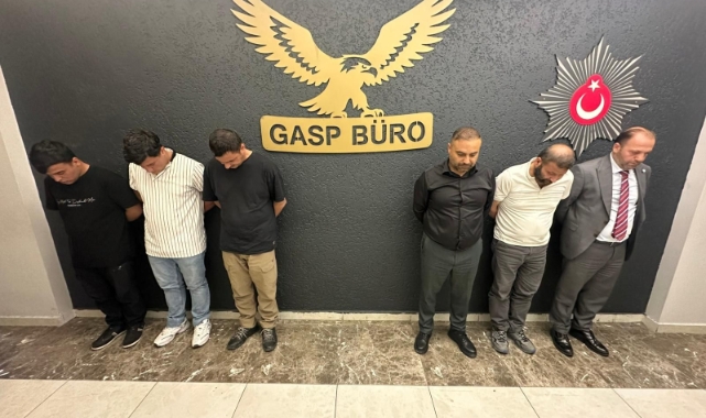 Kendisini “Cumhur İttifakı Ocakları Genel Başkanı” olarak tanıtıp artistlik yapmıştı! O şaklabanın paketlenme anı ortaya çıktı