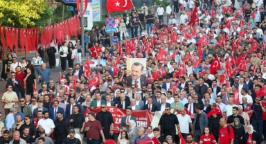 Bursa'da 'Demokrasi ve Bayrak Yürüyüşü' 