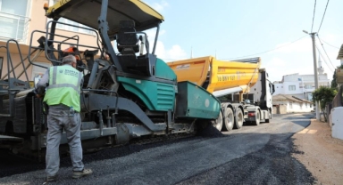 Karacabey'in Yenikaraağaç Mahallesi'nde yollar yenileniyor 