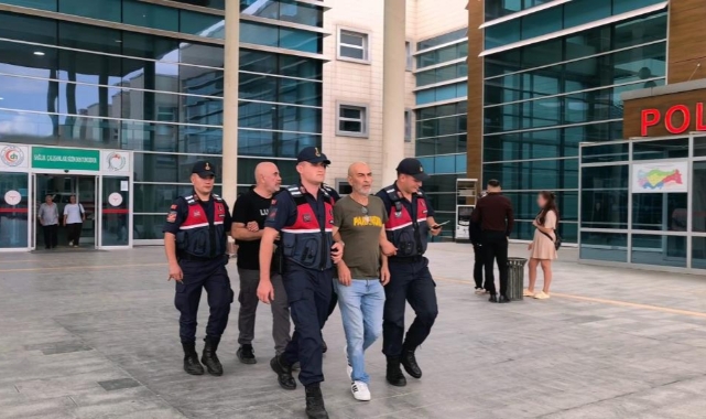 Ünlü yönetmen Ezel Akay ve kardeşi adliyeye sevk edildi