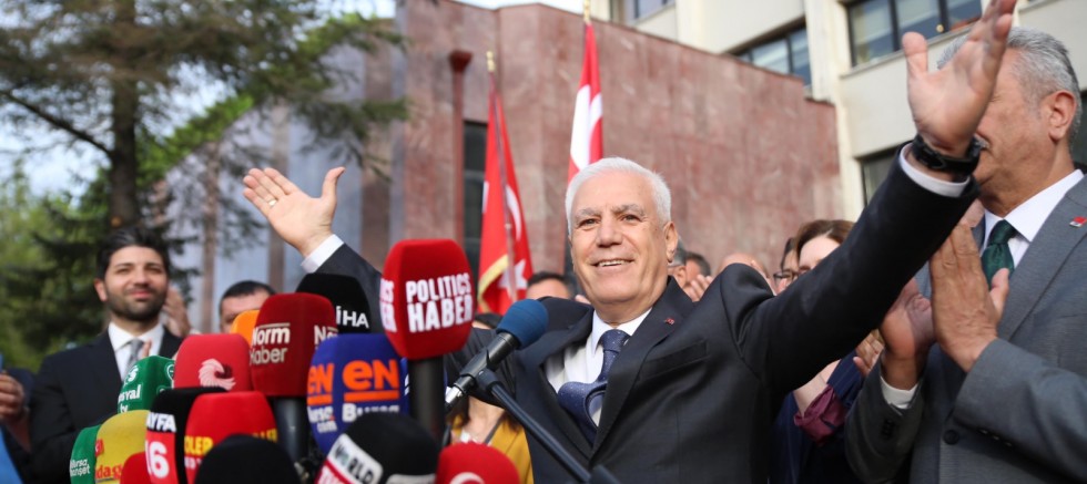 Başkan Bozbey, mazbata teslimiyle mesaiye başladı