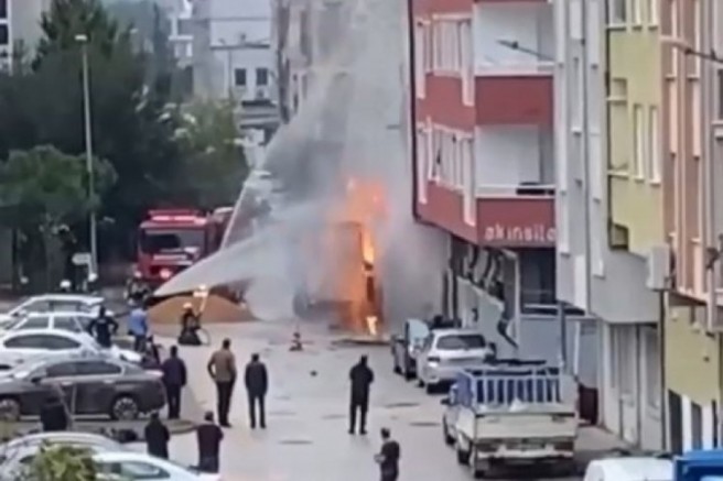 Bursa'da doğalgaz borusunun patlaması sonucu yangın çıktı!