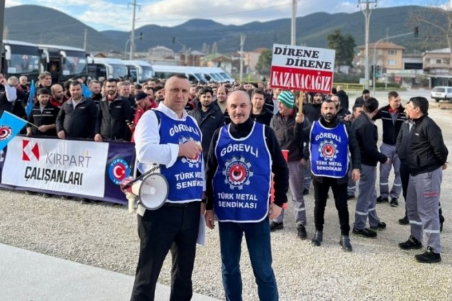 Bursa'daki fabrikalarda zam pazarlığı eylemi sürüyor