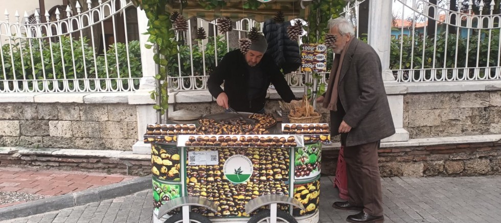 Bursa Kestanesi ve Satıcıları: Lezzetin ve Geleneksel Ticaretin Buluşması