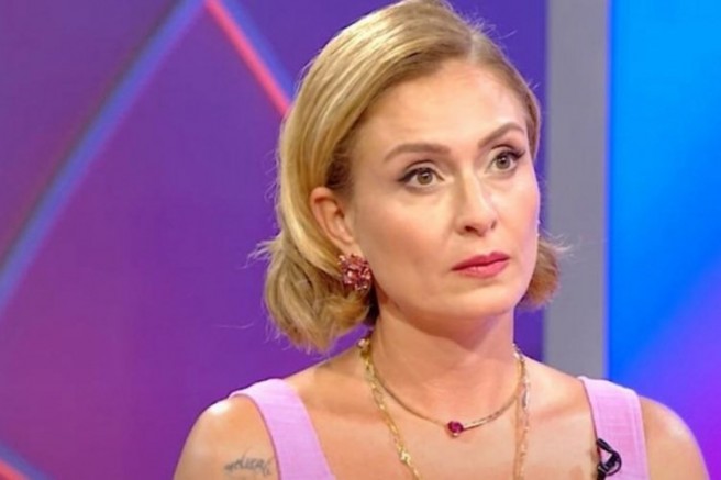 Ceyda Düvenci'den yeni bikinili pozlar!