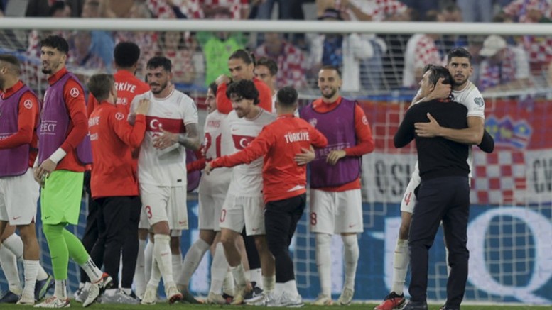 Cumhurbaşkanı Erdoğan'dan A Milli Futbol Takımı'na tebrik telefonu