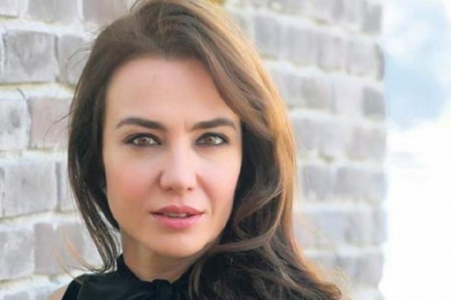 Deniz Uğur kaç kez evlendi?
