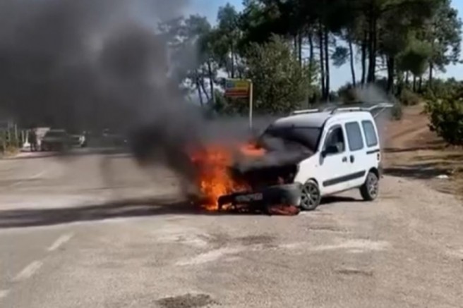 Hafif ticari araç alev alev yandı