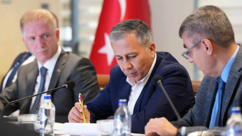 İçişleri Bakanı Ali Yerlikaya'dan Kaçak Göç ve Suçla Mücadele Talimatı: Organizatörlere Göz Açtırmayın