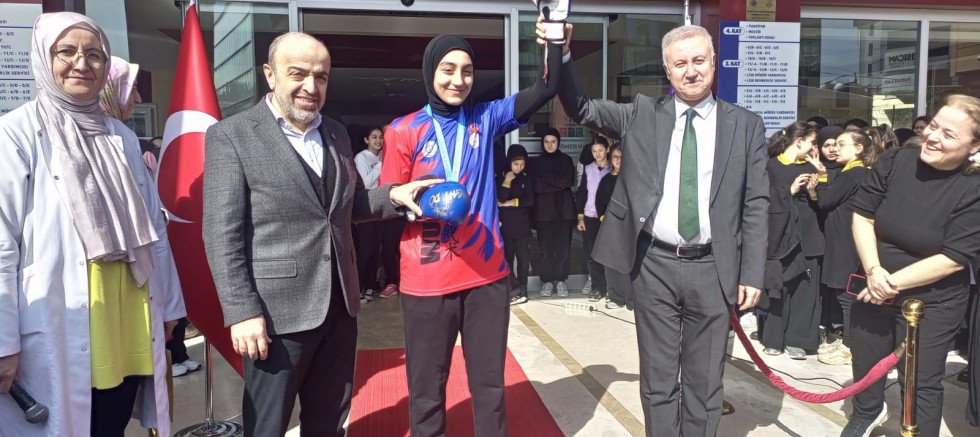 İMAM HATİP OKULU ÖĞRENCİSİNDEN BÜYÜK BAŞARI