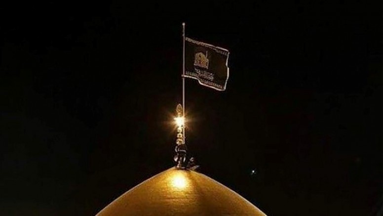 İran, İsrail'e savaş mı ilan etti! Razavi Türbesi'ne 'kara sancak' çekildi!
