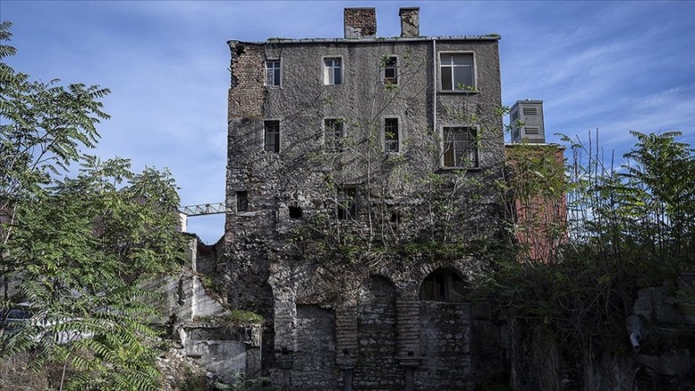 İstanbul'da 11. yüzyıldan kalma bina üç dönemin izlerini taşıyor