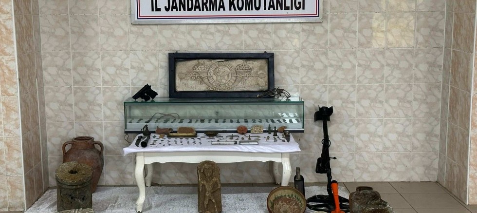 JANDARMA TARİHİ ESER KAÇAKÇILARINA GÖZ AÇTIRMIYOR