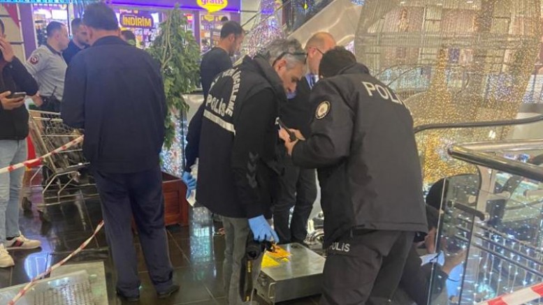 Konya'da çocuğun yürüyen merdivene sıkışan 3 parmağı koptu