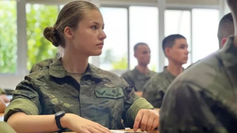 Kralın 17 yaşındaki kızı Prenses Leonor askere gitti!