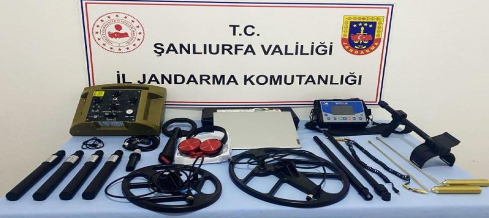 Şanlıurfa'da Kırsal Bölgede Dedektör Kullanan 6 Kişi Gözaltına Alındı.