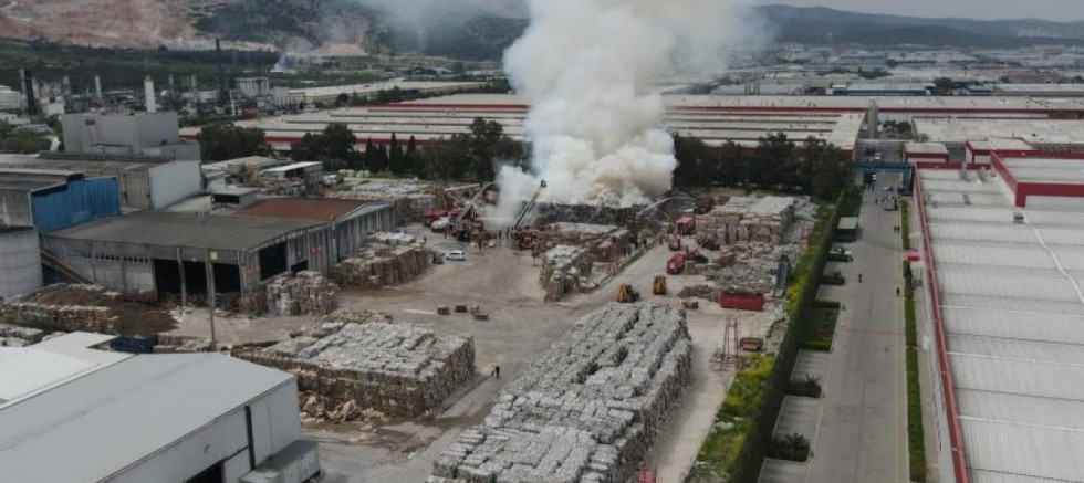 Manisa kağıt fabrikasın'da büyük yangın!